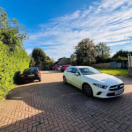 Acorn Lodge Hotel Gatwick & Parking Горлі Екстер'єр фото