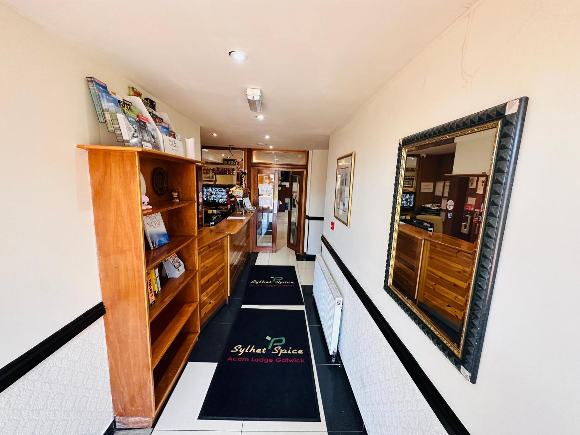 Acorn Lodge Hotel Gatwick & Parking Горлі Екстер'єр фото