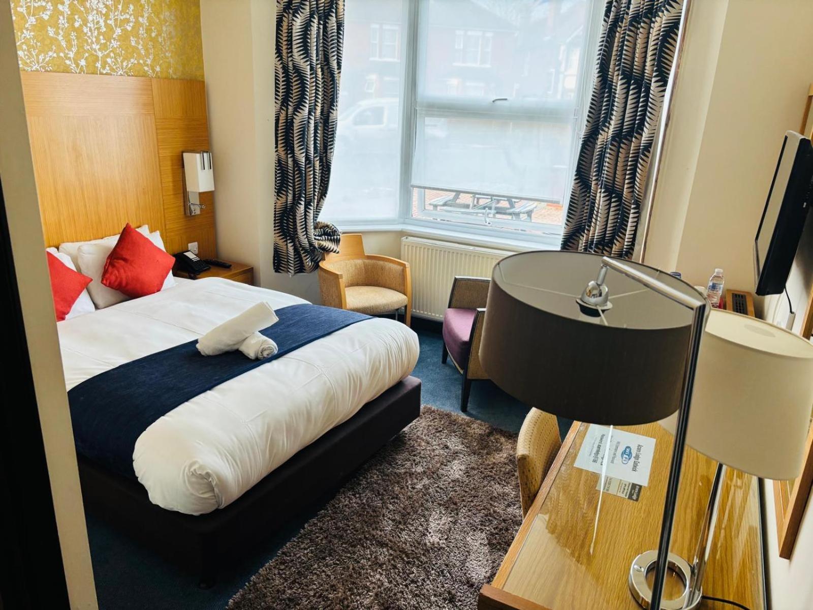 Acorn Lodge Hotel Gatwick & Parking Горлі Екстер'єр фото