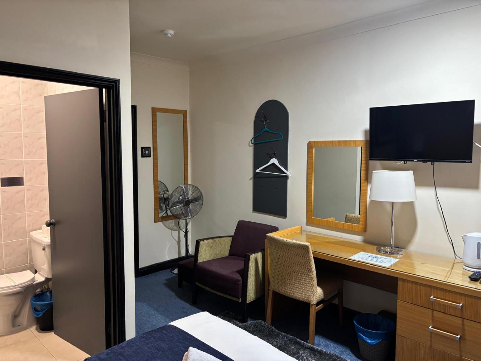 Acorn Lodge Hotel Gatwick & Parking Горлі Екстер'єр фото