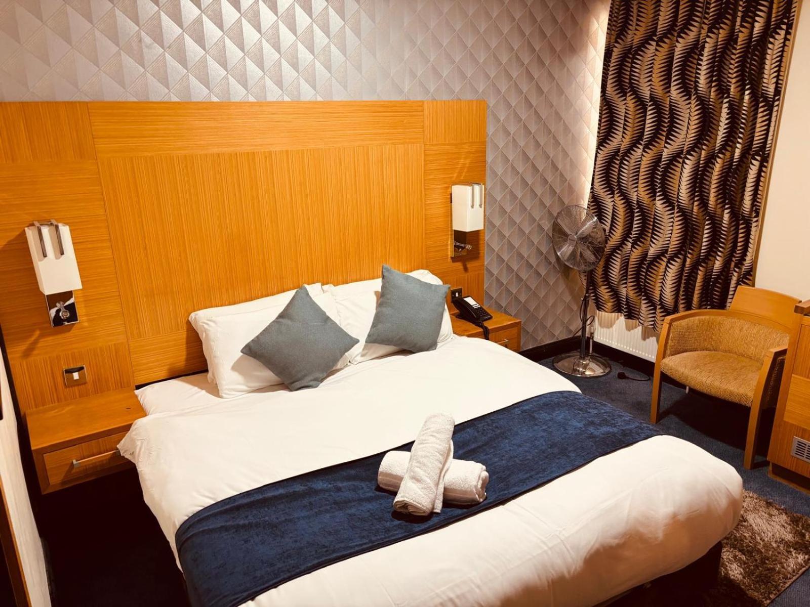 Acorn Lodge Hotel Gatwick & Parking Горлі Екстер'єр фото