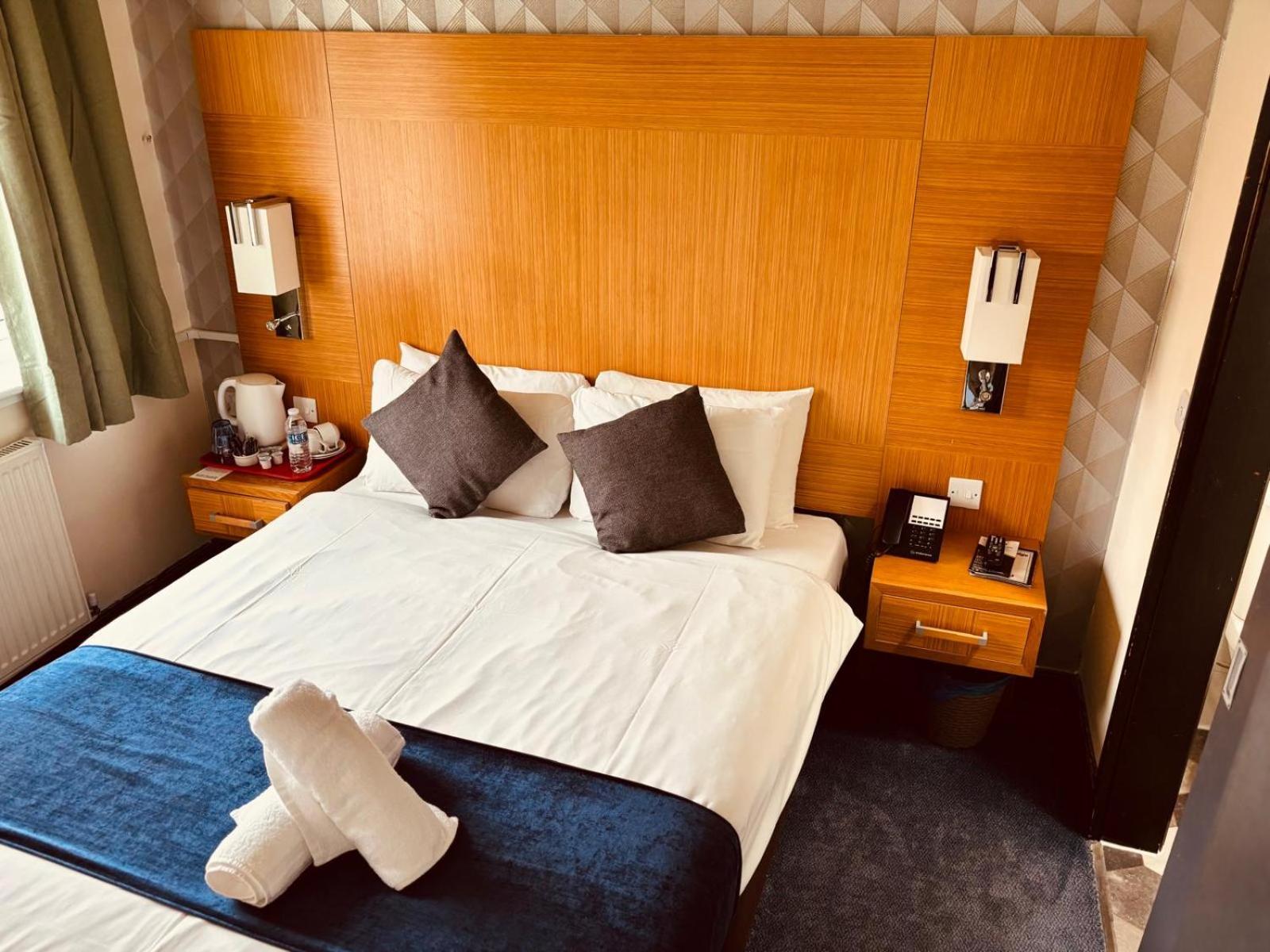 Acorn Lodge Hotel Gatwick & Parking Горлі Екстер'єр фото